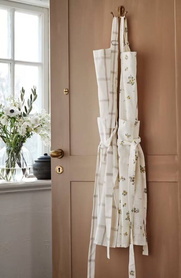 White apron from Strömshaga